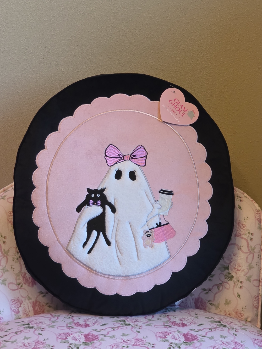 Halloween Pink/Black Coquette Ghost Holding Cat Round Pillow
